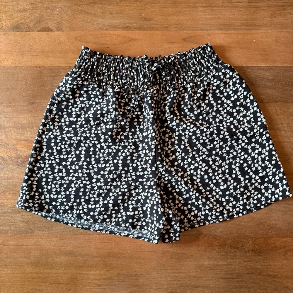 NWOT Black and White Floral Women's Shorts - medium